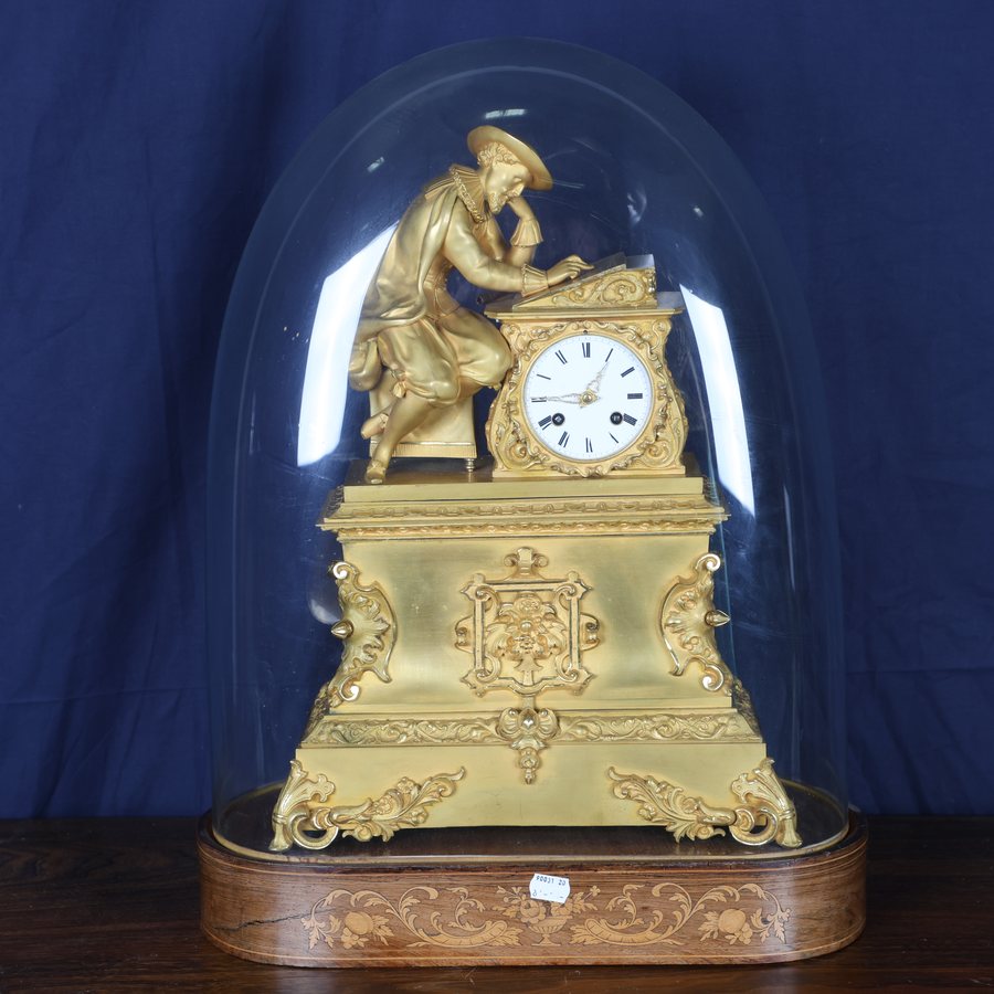Pendule en bronze doré sous globe, XIXe siècle